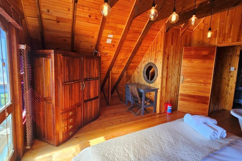 The Quaint Log House Houthuis Holiday home *