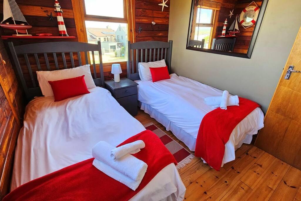 The Quaint Log House Houthuis Holiday home St Helena Bay