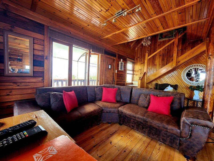 The Quaint Log House Houthuis *